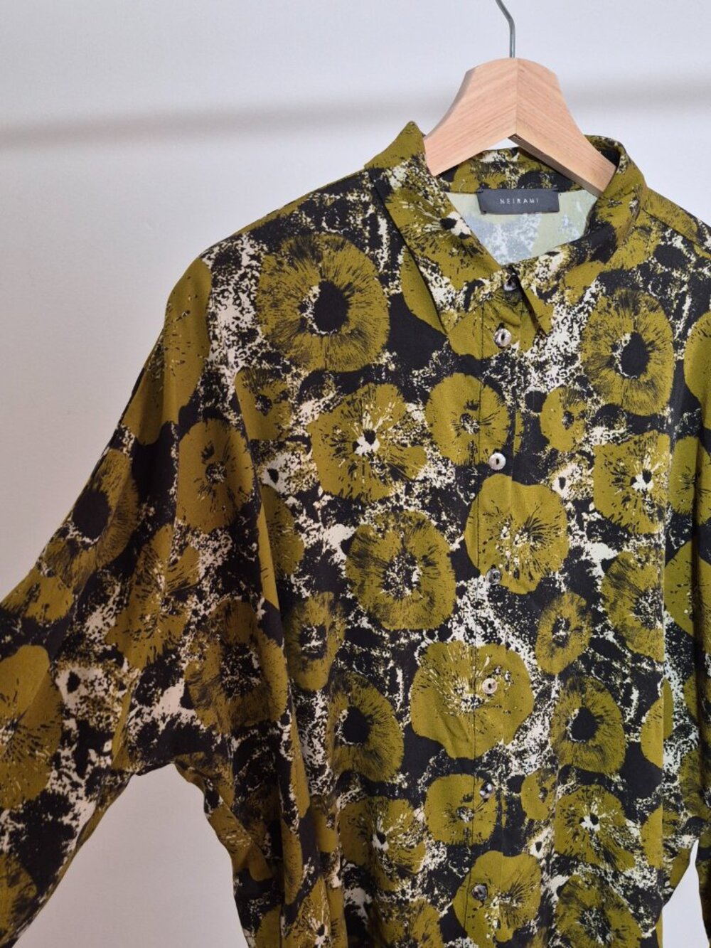Neirami Button Down Blouse Size I Womens Abstract Print Made in Italy Viscose - Picture 3 of 10